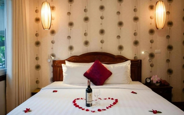 Hanoi Golden Moon Hotel – Guest Rooms – Hanoi