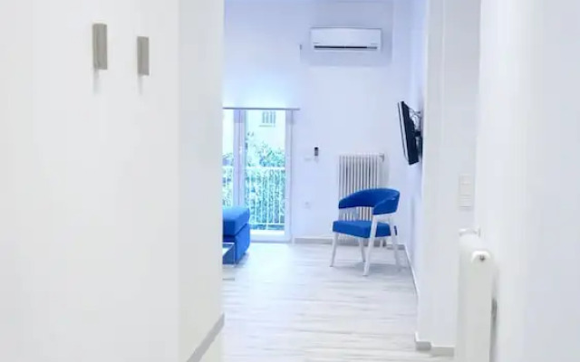 Central Bright Apt in Athens near Metro