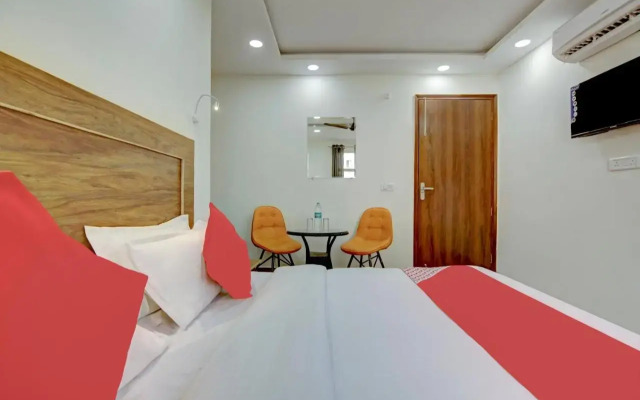 Oyo Flagship 703579 Santosh Residency