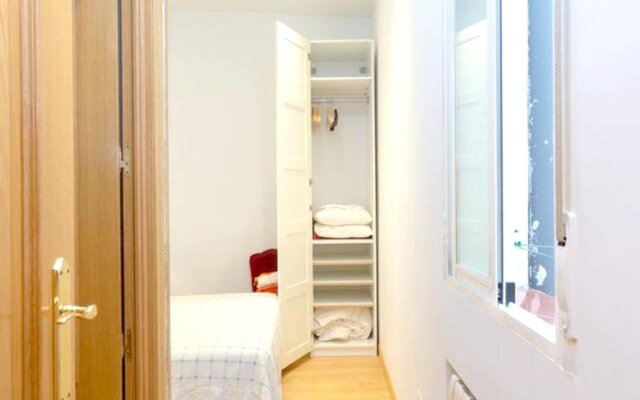 Apartment with One Bedroom in Madrid, with Furnished Terrace And Wifi