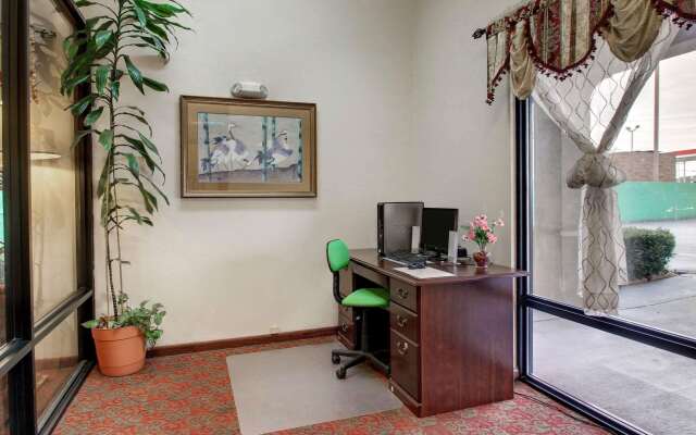 Quality Inn & Suites Clinton - Jackson West