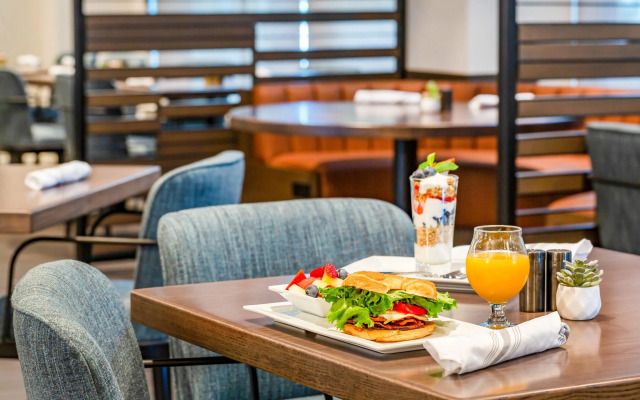 Cambria Hotel New Haven University Area
