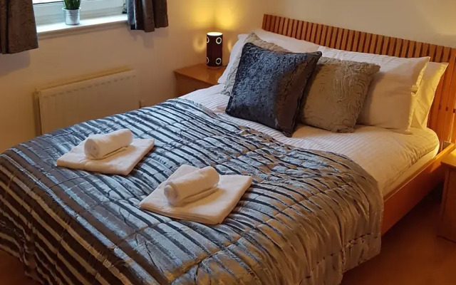 Executive Open Plan Apartment in Leith