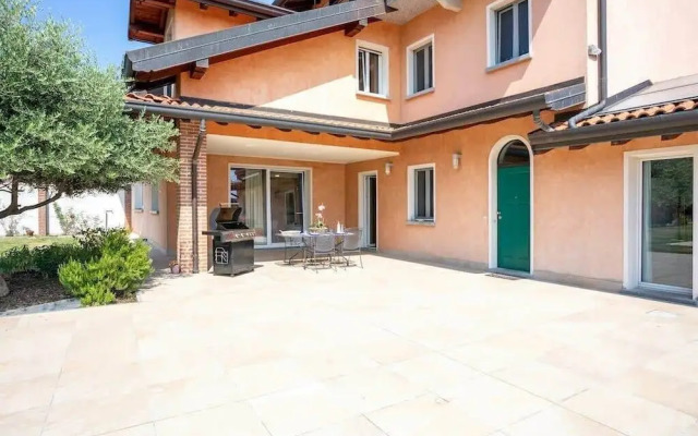 Villa Near Milan With Swimming Pool
