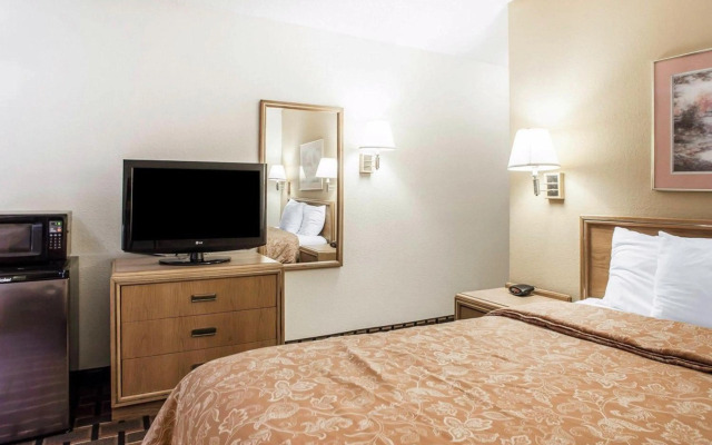 Clarion Pointe Bettendorf - Quad Cities