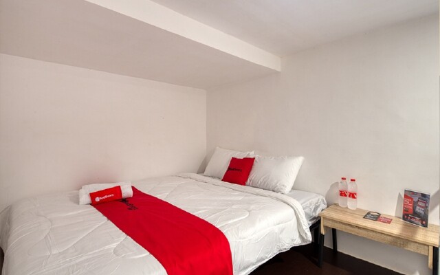 RedDoorz Syariah @ Jl. Cengger Ayam Dalam