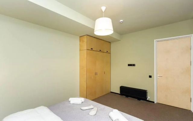 2BR apt with a furnished balcony 2 min to Kokhta
