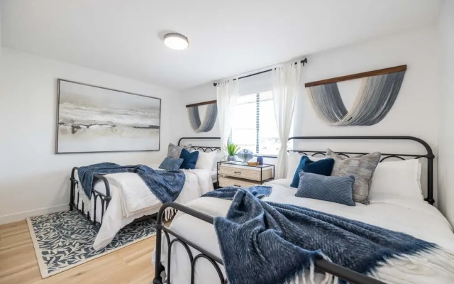 Tempe Wesleyan 4 Bedroom Home by RedAwning