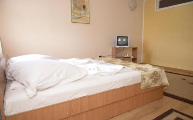 Hostel Roata Cu Noroc