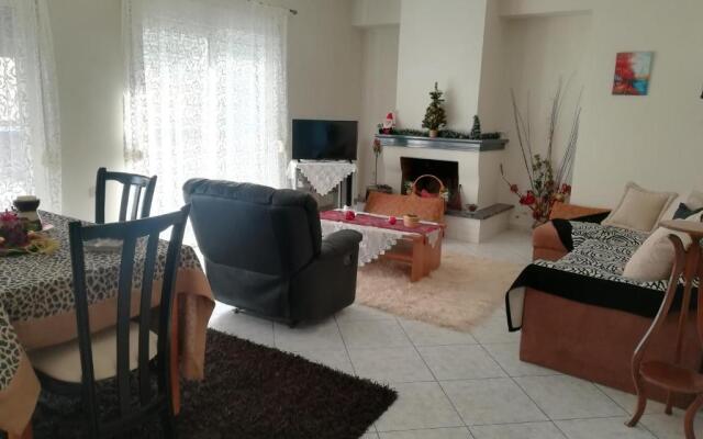 2nd Floor Apartment In Volos