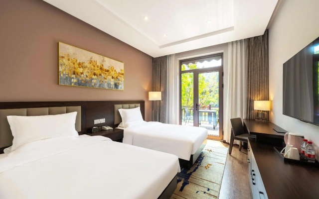 Fragrant Hills Holiday Business Hotel
