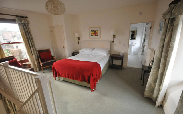 The Raven Hotel
