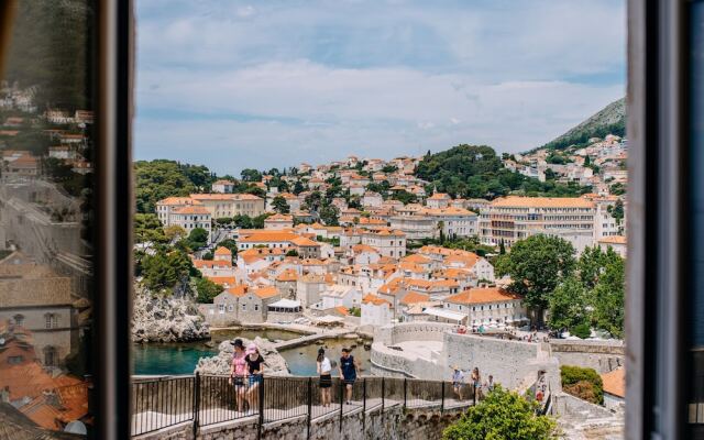 Art Deco Rooms by DuHomes