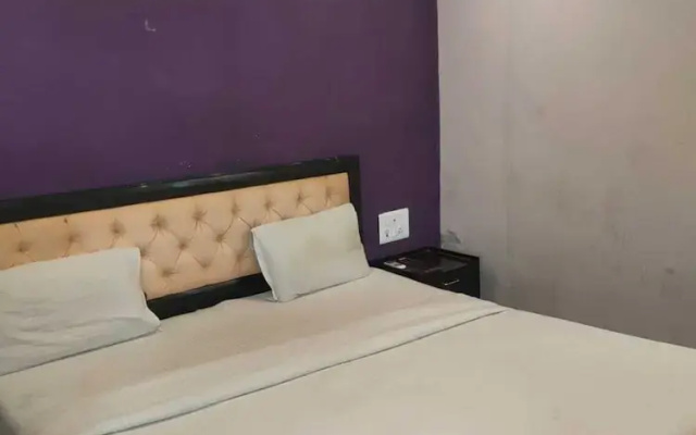 iROOMZ Hotel Diamond Park