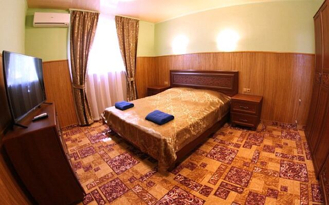 Raj Hotel