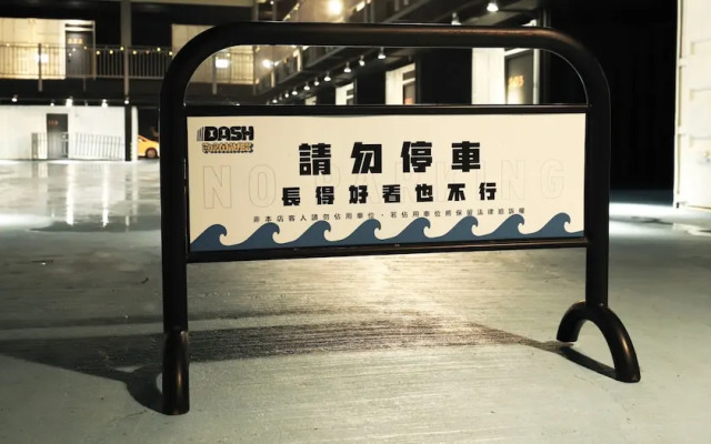 Dash Forwaves Hotel