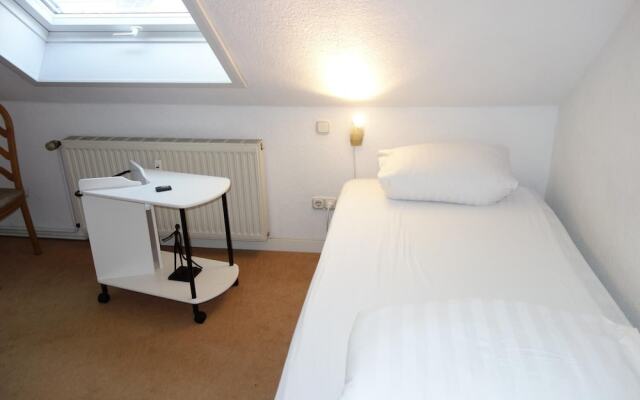 Tolstov-Hotels Generous 3 Room Apartment