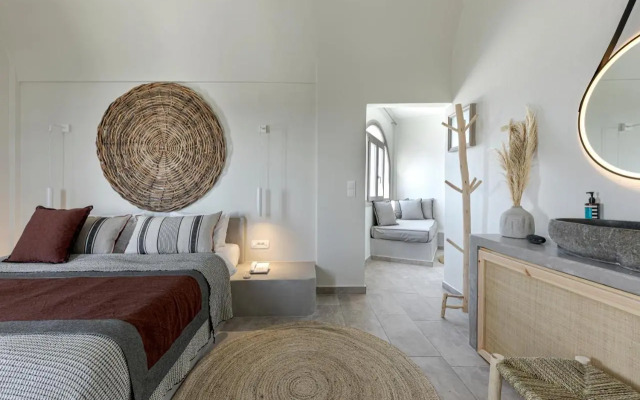 Luxury villa in Megalochori Santorini with Jacuzzi