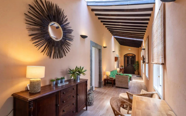 Casona Gildana: Historia, Patrimonio/E-working