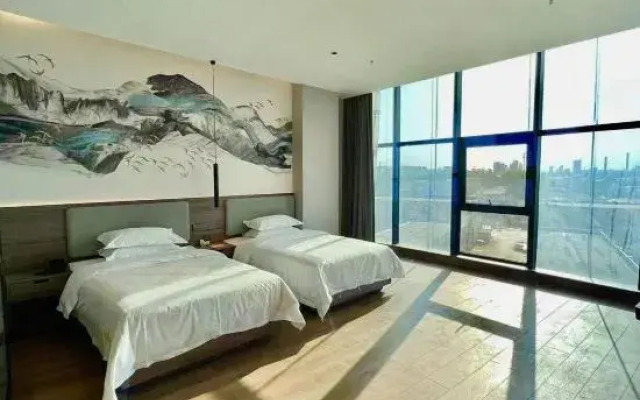 Luoyang Yanshi Meixi Hotel (Wanda Plaza)