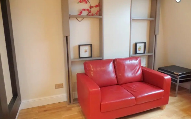 41/43 Unique Studio With French Sliding Bed