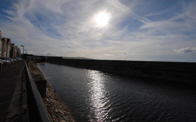 No.5 Ayr Beach - Coorie Doon
