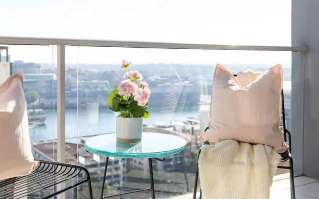 A Spacious 2BR Apt with an Amazing View Over Darling Harbour – Balcony – Sydney