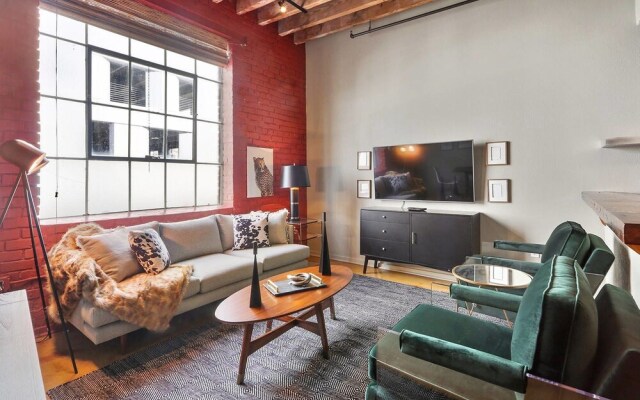 Inventive 2br/2.5 BA Industrial Apt by Domio