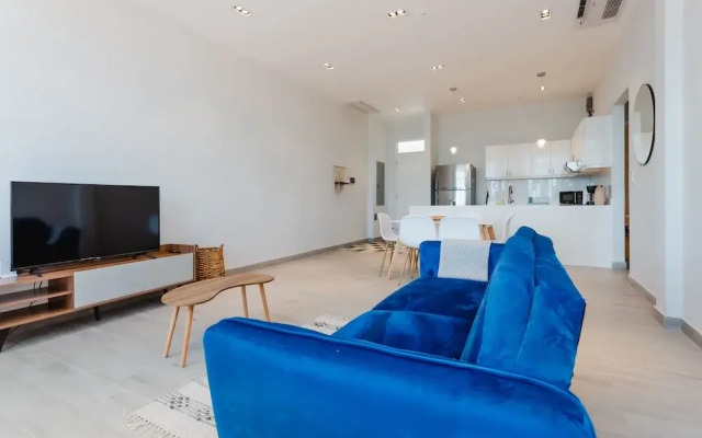 w Fabulous 2BR w Balcony in Panama