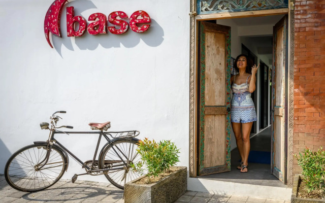 Base Guesthouse and Hostel