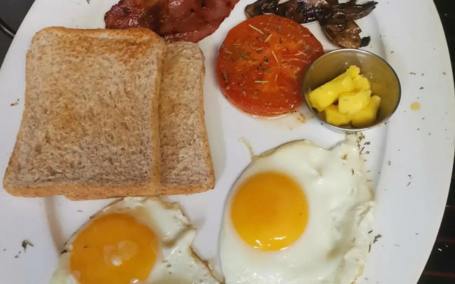 Arkenstone Frys Guesthouse And Restaurant