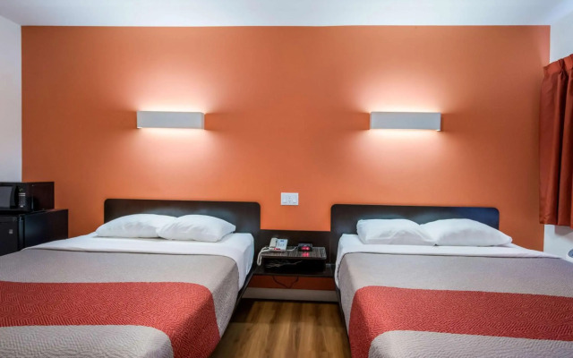 Motel 6 Sudbury, ON