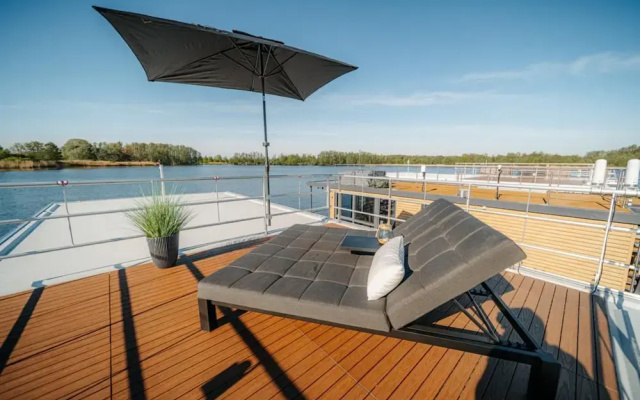 Havel River Houseboat