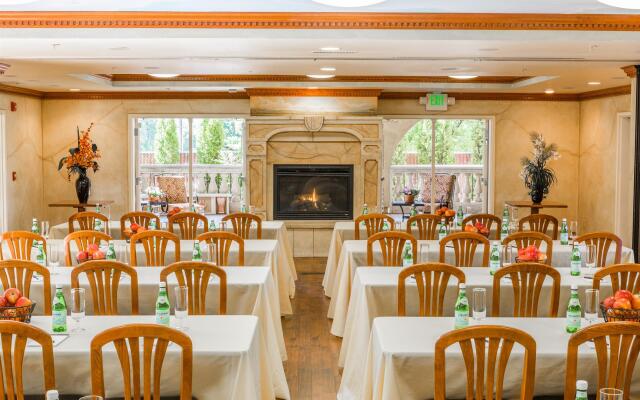 Best Western Plus Dry Creek Inn