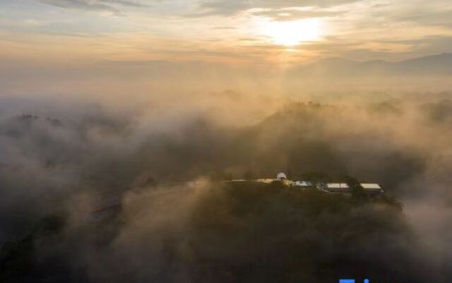Zizai Pingjiang Wild Luxury Resort