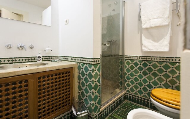 ALTIDO Elegant 3BR Apt w/workspace in Chiado