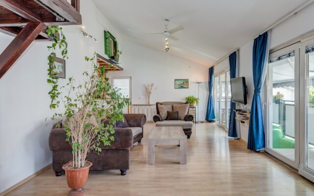 Spacious apartment Zvone with 3 balconies and parking