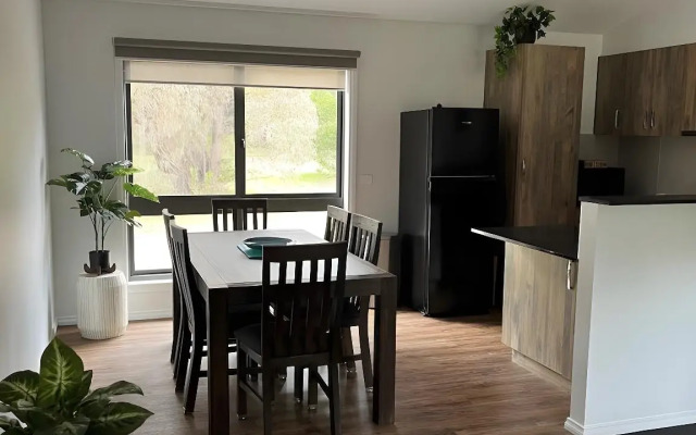 Mountain View Motor Inn & Holiday Lodges