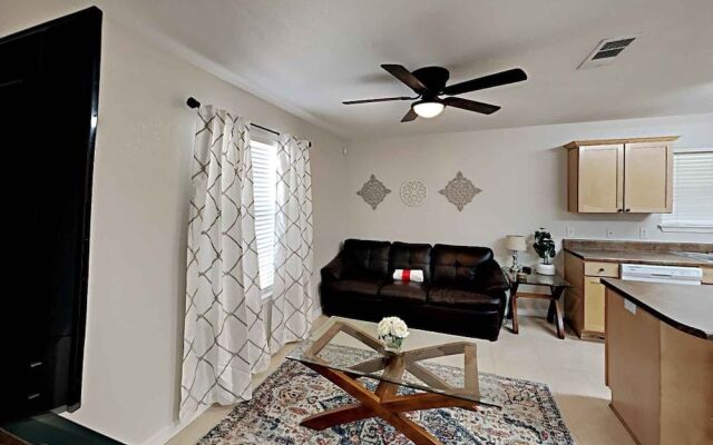 Cozy East Hill Getaway