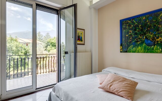 Pretty Apartment in Santa Venerina With Garden