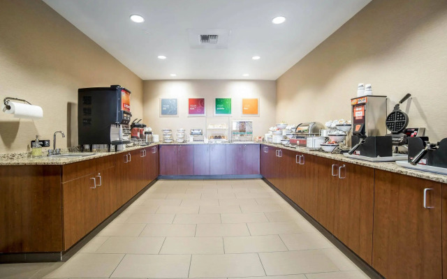 Comfort Suites Airport - University