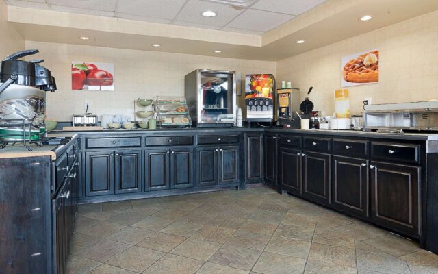 Quality Inn Calhoun North I-75