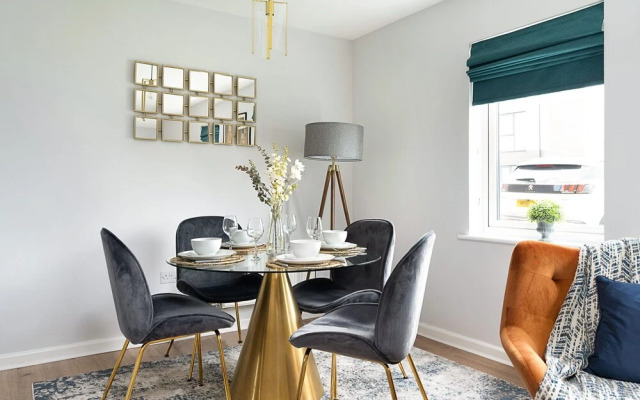 Stylish Serviced Apartment in Reading