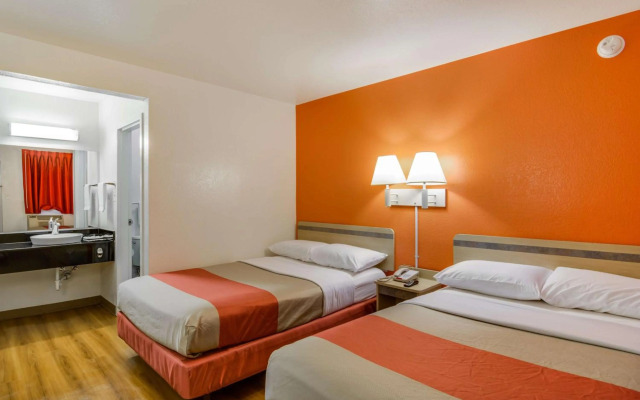 Motel 6 Schiller Park, IL - Chicago O'Hare