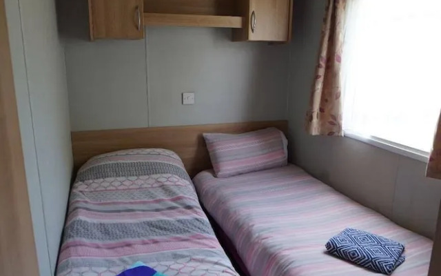 Pets go Free 3 Bedroom Caravan at Heacham Beach