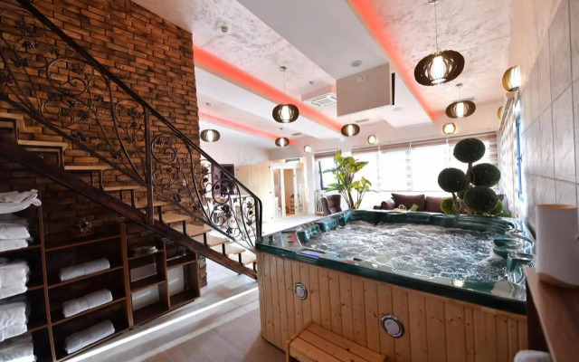 Garnet Hotel & Event Centar
