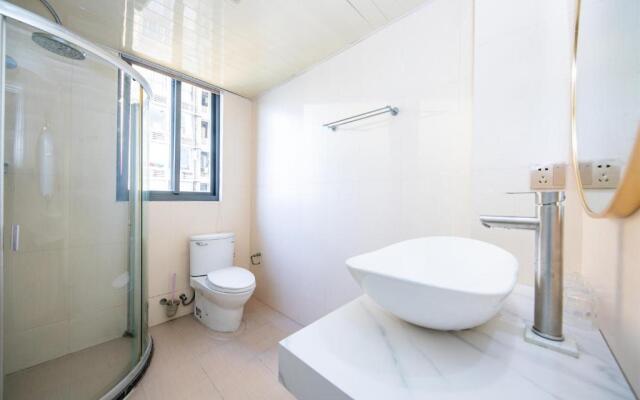 Baihong.Riverview Apartment