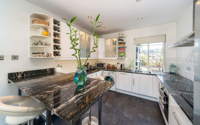 Modern 2Bd Riverside Flat In Fulham