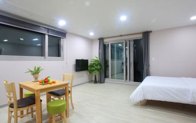 Sea and Star Pension