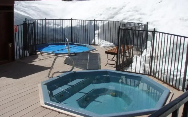 GetAways at Olympic Village Inn